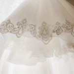Märchenhaftes Brautkleid mit Spitze in Ivory.