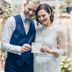 Ehevertrag-Hochzeitspaar in der alten Gärtnerei München.