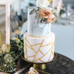 Edle zweistöckige Hochzeitstorte